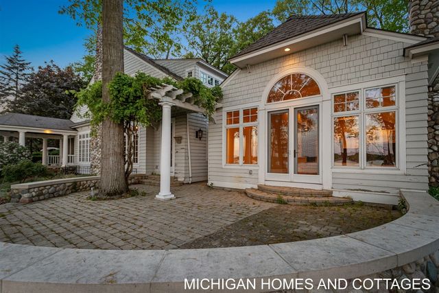 714 N Shore Drive, Holland, MI 49424