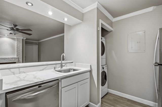 3206 S Fielder Road 100, Arlington, TX 76015