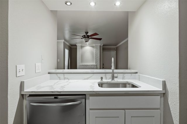 3206 S Fielder Road 100, Arlington, TX 76015