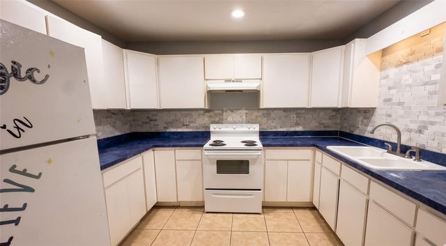 1708 E GENESEE STREET, Tampa, FL 33610