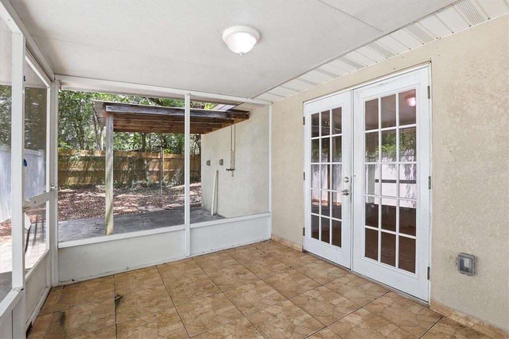 Image 19 of property listing at 1708 E GENESEE STREET, Tampa, FL 33610