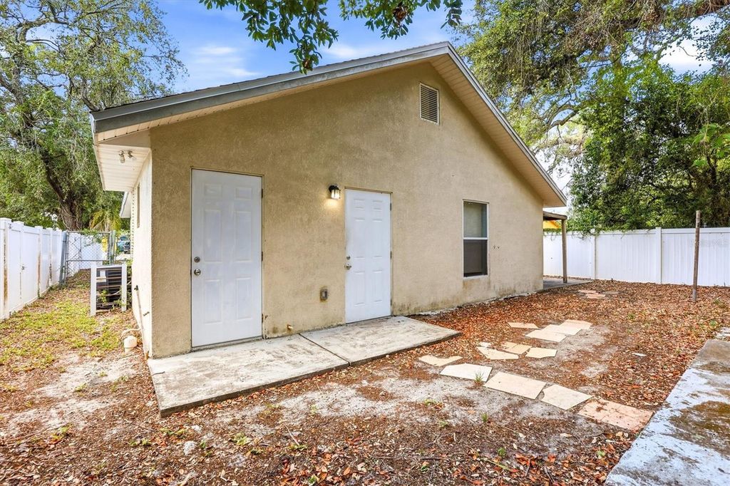 Image 20 of property listing at 1708 E GENESEE STREET, Tampa, FL 33610