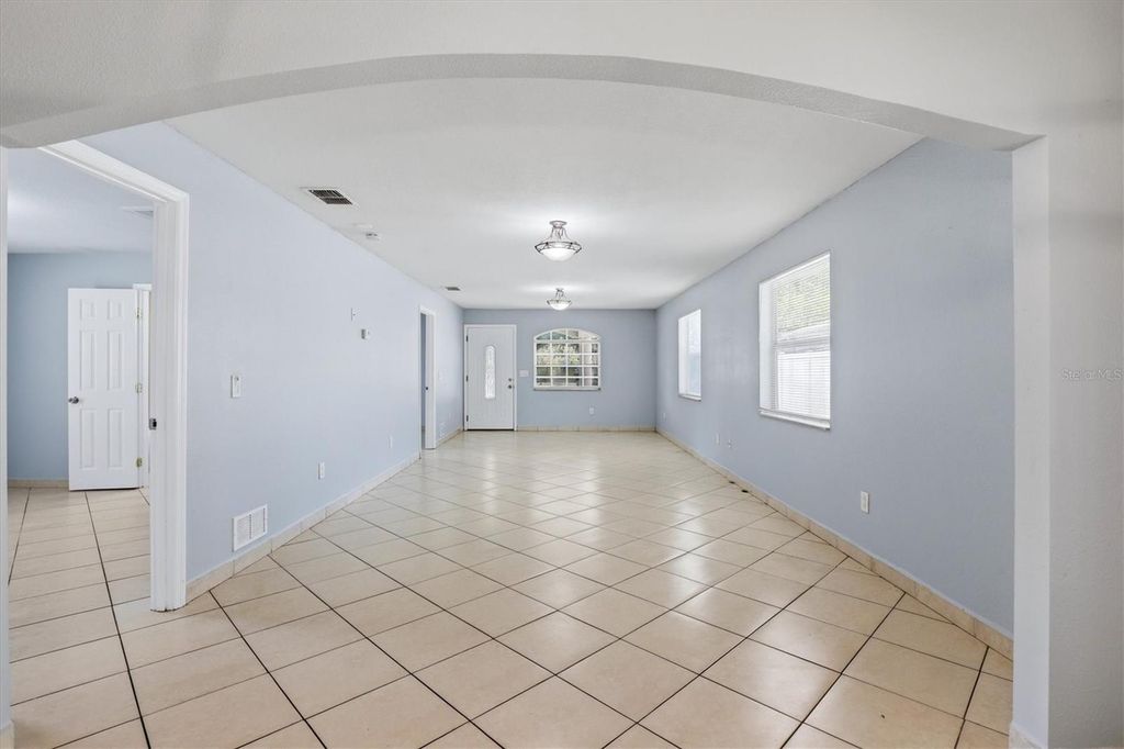 Image 4 of property listing at 1708 E GENESEE STREET, Tampa, FL 33610