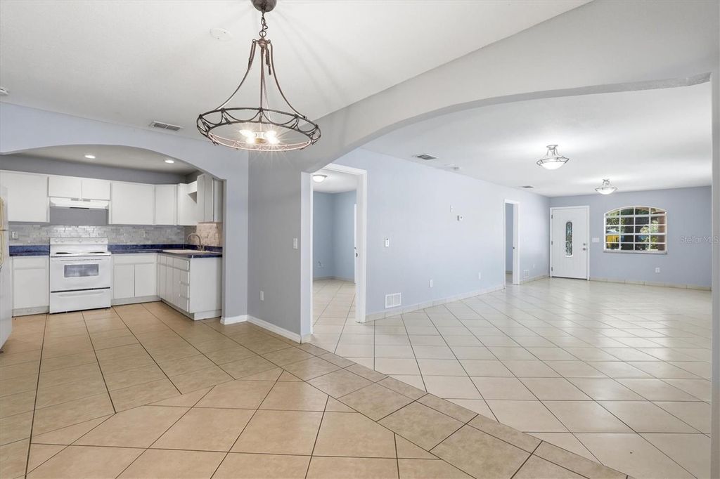 Image 6 of property listing at 1708 E GENESEE STREET, Tampa, FL 33610