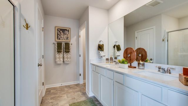 1104 Canyon Dr, Portland, TN 37148