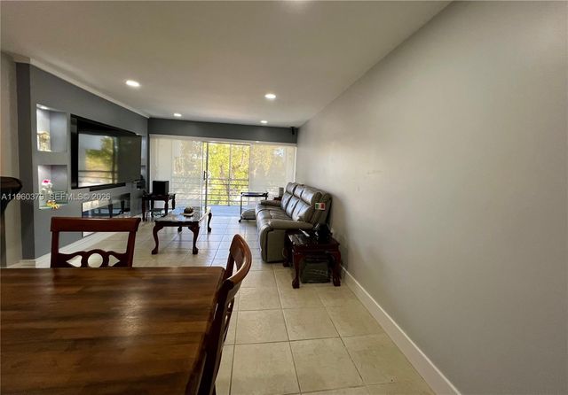 4255 N University Dr 304, Sunrise, FL 33351