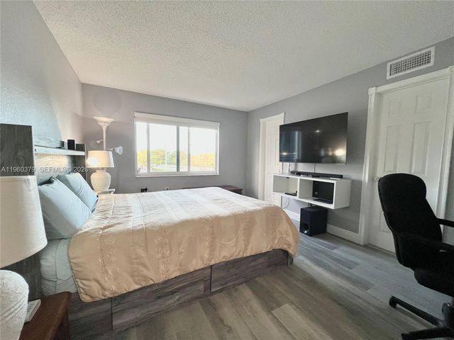 4255 N University Dr 304, Sunrise, FL 33351