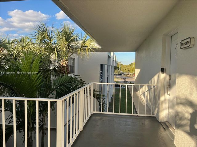 4255 N University Dr 304, Sunrise, FL 33351
