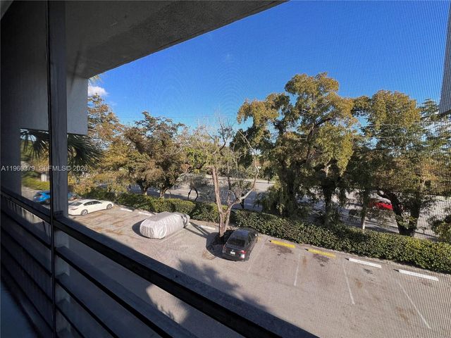 4255 N University Dr 304, Sunrise, FL 33351