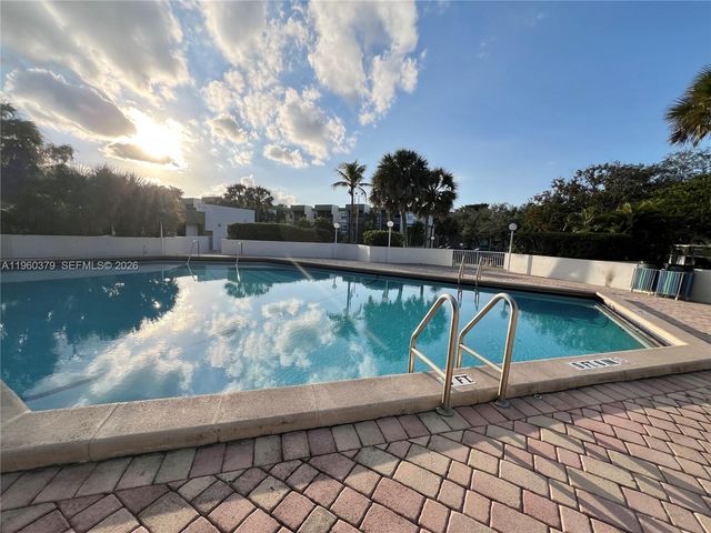 4255 N University Dr 304, Sunrise, FL 33351