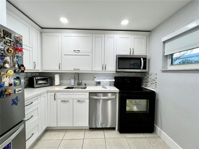 4255 N University Dr 304, Sunrise, FL 33351