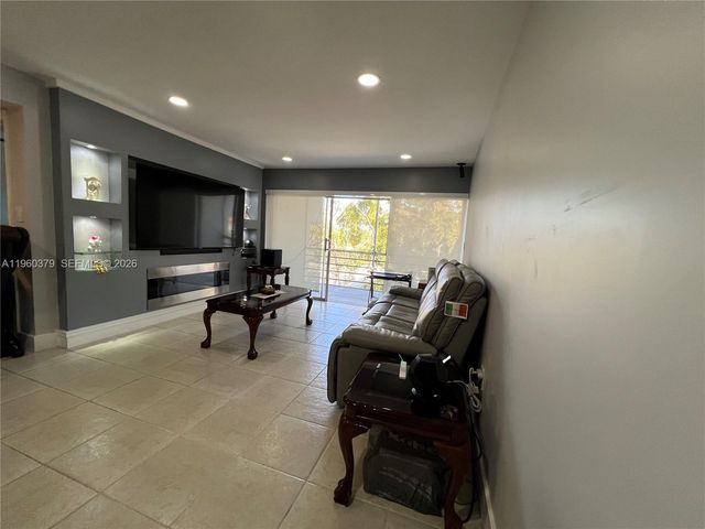 4255 N University Dr 304, Sunrise, FL 33351