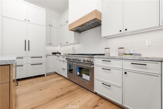 320 1st St, Manhattan Beach, CA 90266