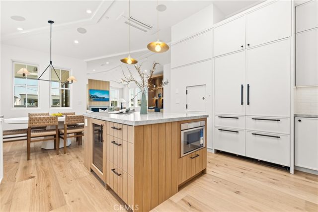320 1st St, Manhattan Beach, CA 90266