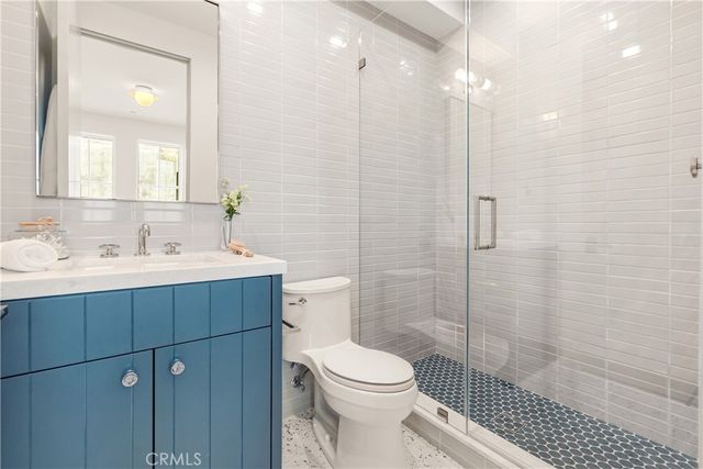 320 1st St, Manhattan Beach, CA 90266