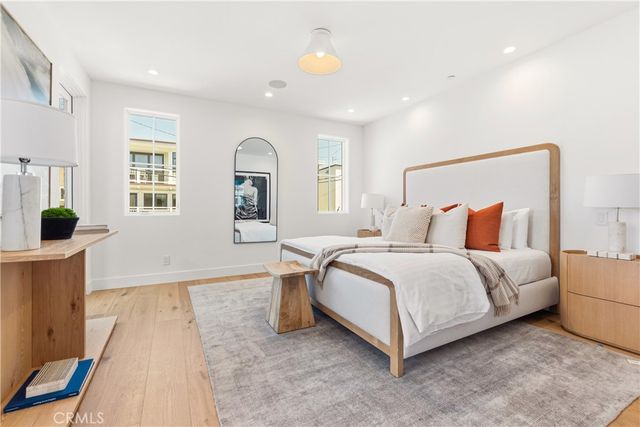 320 1st St, Manhattan Beach, CA 90266