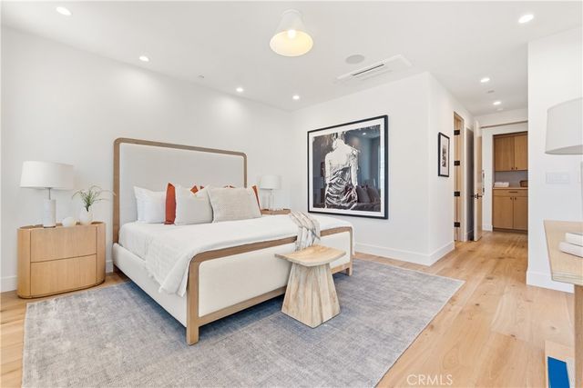 320 1st St, Manhattan Beach, CA 90266