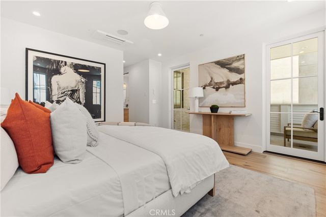 320 1st St, Manhattan Beach, CA 90266