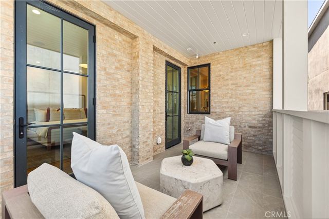 320 1st St, Manhattan Beach, CA 90266