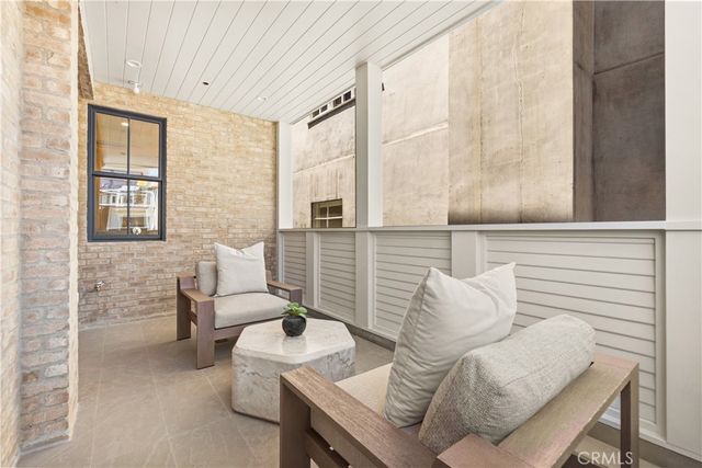 320 1st St, Manhattan Beach, CA 90266