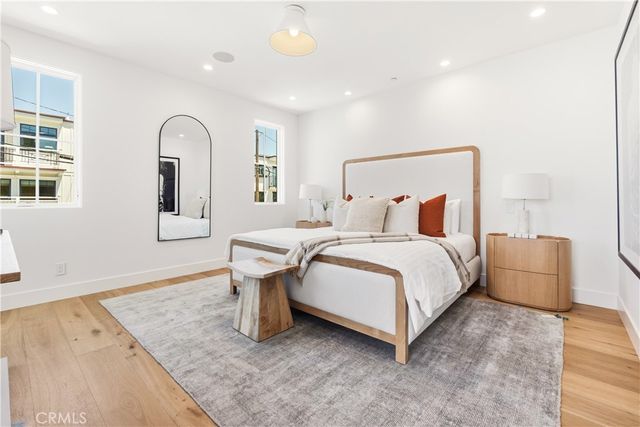 320 1st St, Manhattan Beach, CA 90266