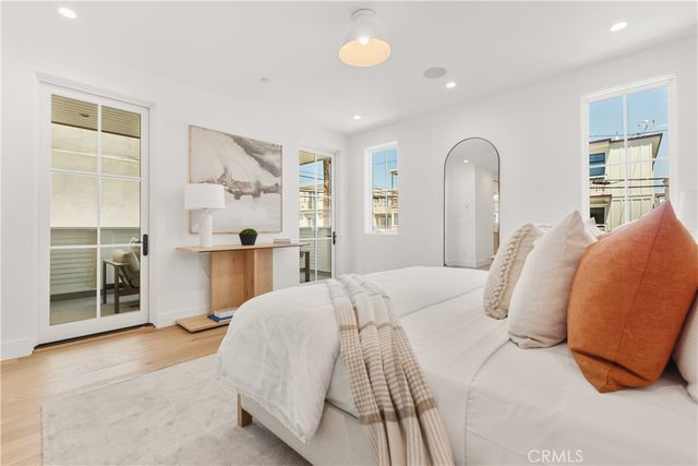 320 1st St, Manhattan Beach, CA 90266