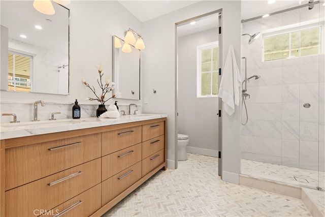 320 1st St, Manhattan Beach, CA 90266
