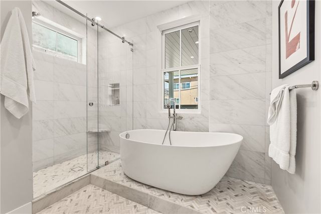 320 1st St, Manhattan Beach, CA 90266