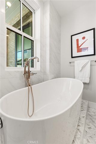 320 1st St, Manhattan Beach, CA 90266