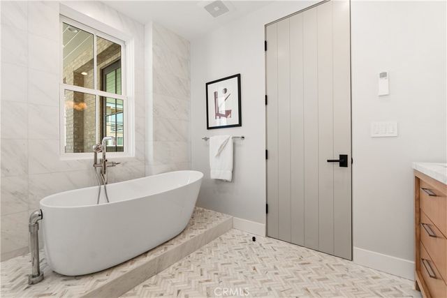 320 1st St, Manhattan Beach, CA 90266