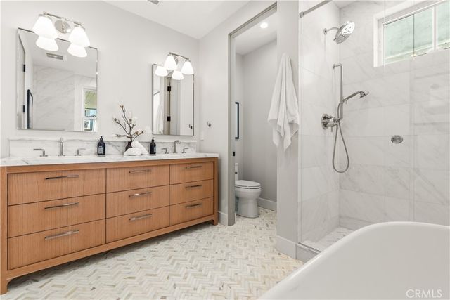 320 1st St, Manhattan Beach, CA 90266