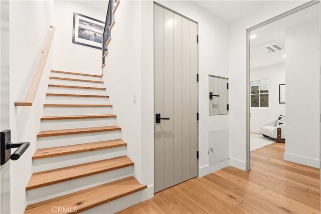 320 1st St, Manhattan Beach, CA 90266