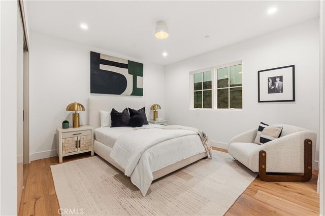 320 1st St, Manhattan Beach, CA 90266