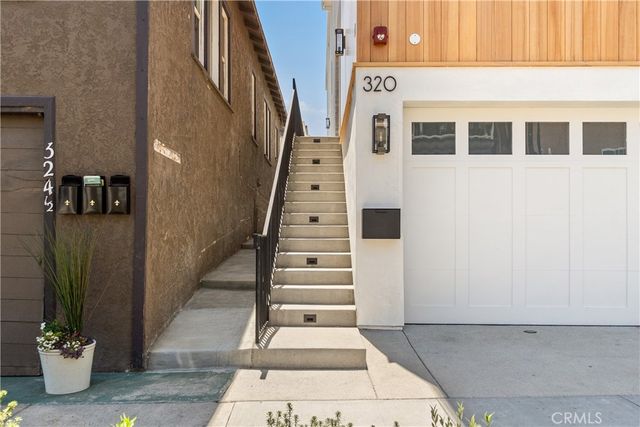 320 1st St, Manhattan Beach, CA 90266