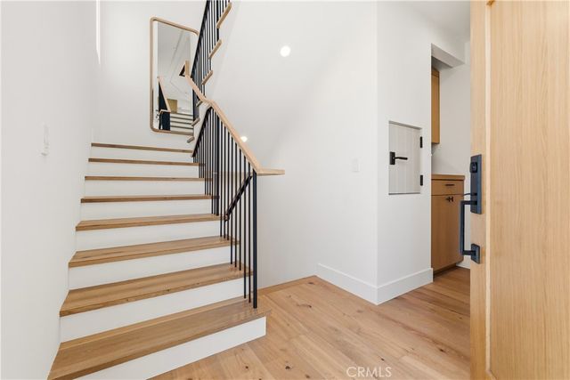 320 1st St, Manhattan Beach, CA 90266