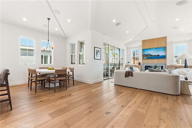 320 1st St, Manhattan Beach, CA 90266