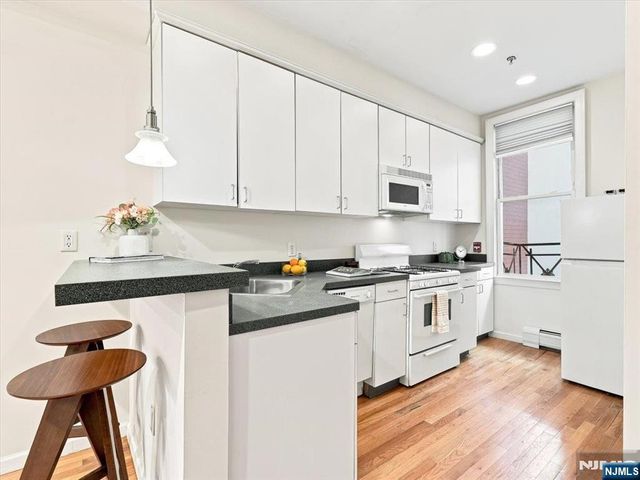 358 3rd Street 3L, Hoboken, NJ 07030