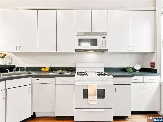 358 3rd Street 3L, Hoboken, NJ 07030