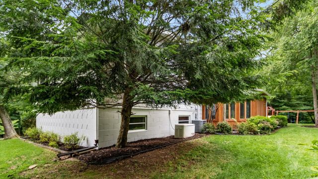 399 Pleasantview Drive, Granville, OH 43023