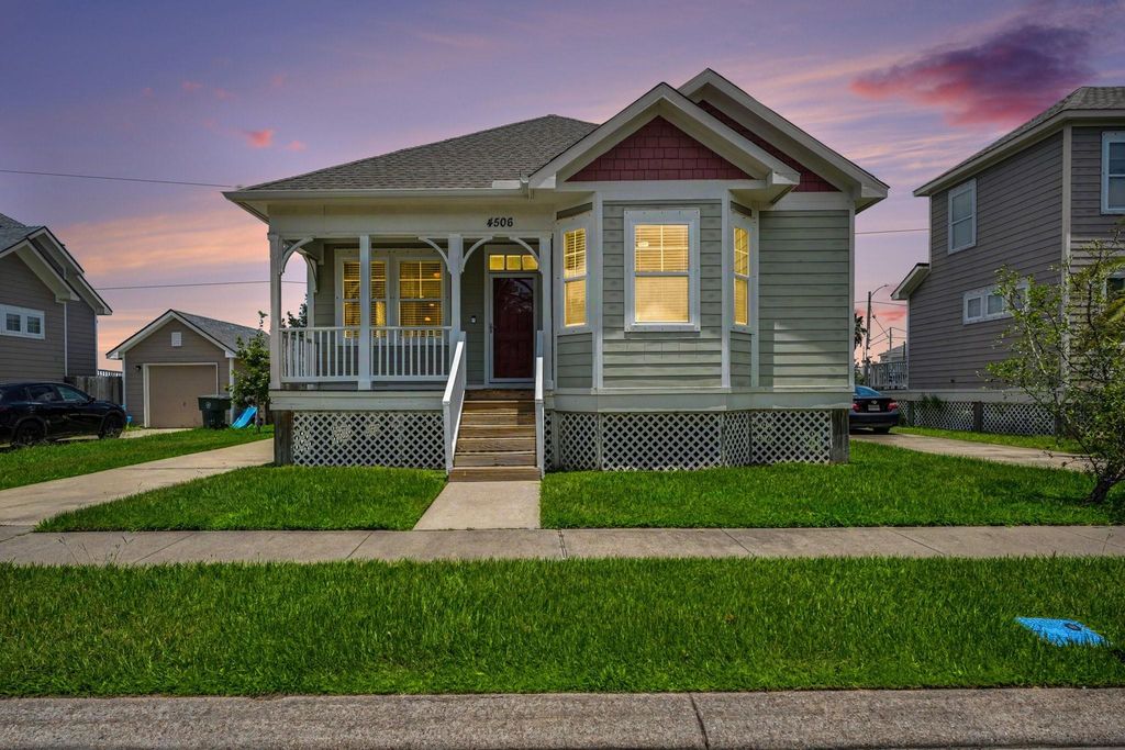 4506 N Live Oak Circle, Galveston, TX 77550