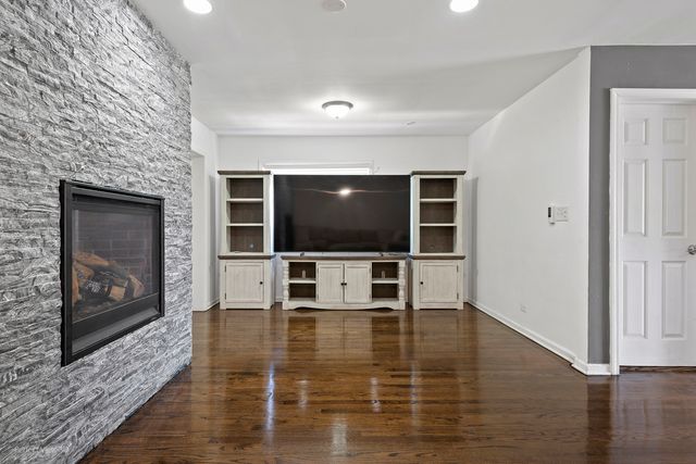 3521 W 82nd Place, Chicago, IL 60652