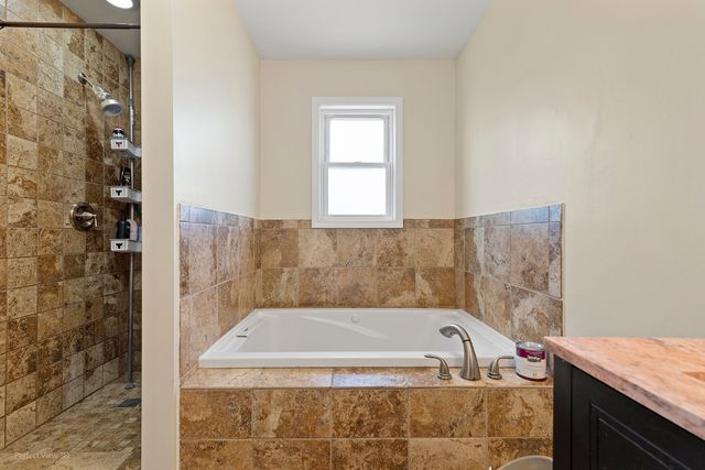 3521 W 82nd Place, Chicago, IL 60652