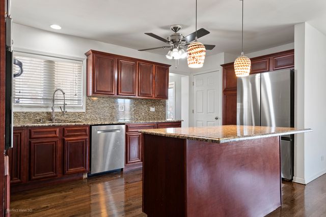 3521 W 82nd Place, Chicago, IL 60652