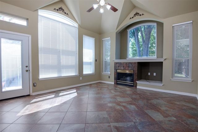 816 Pinnacle Circle, Lewisville, TX 75077