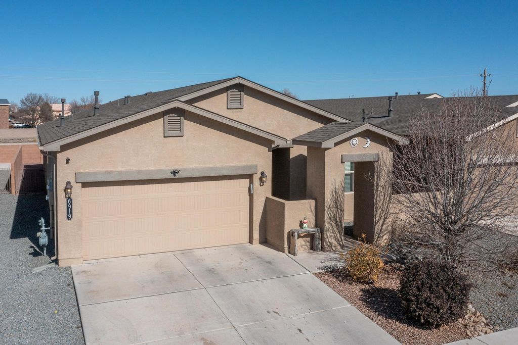 6919 Silver Moon Road NW, Albuquerque, NM 87114
