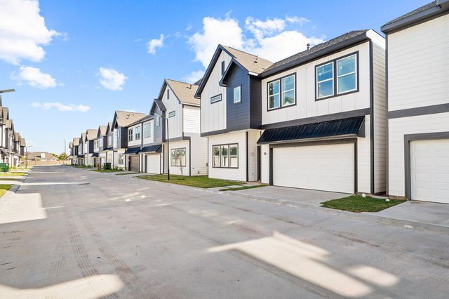 6702 Metro Blvd 16, Houston, TX 77083