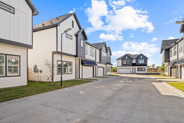 6702 Metro Blvd 16, Houston, TX 77083