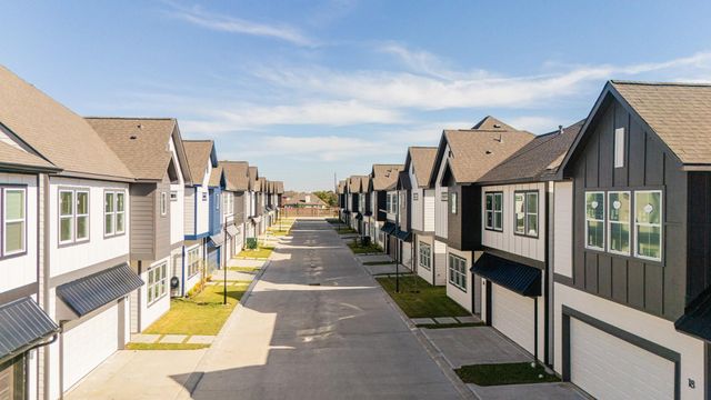 6702 Metro Blvd 16, Houston, TX 77083