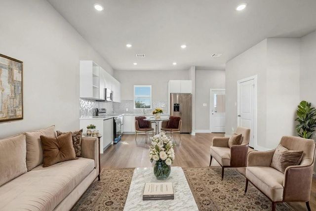 6702 Metro Blvd 16, Houston, TX 77083