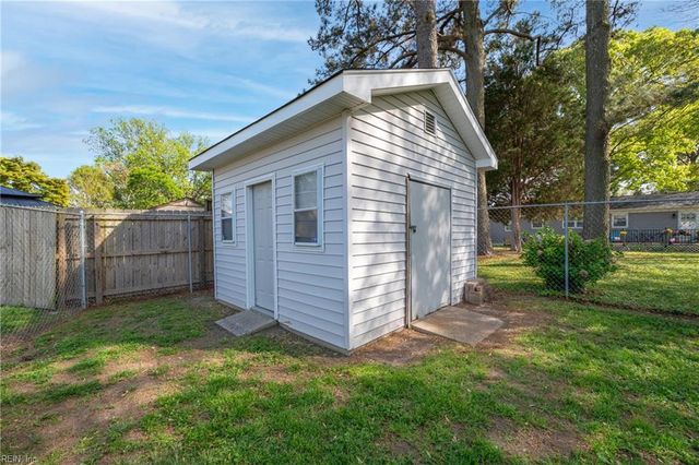 5949 Jerry CT, Norfolk, VA 23502